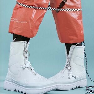 Jordan Air Force 1 Zip Platform – White
Women’s US 8 | EU 39 | 25 cm